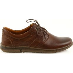 Riko półbuty buty męskie brązowe 870. Brązowe eleganckie półbuty Riko, bez wzorów, ze skóry, bez obcasa, bez zapięcia. W wyprzedaży za 219.00 zł.