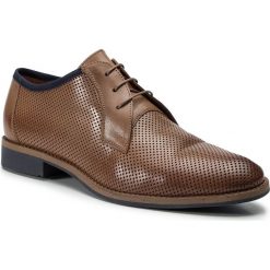 Półbuty GINO ROSSI - Mare MPU076-Z76-5J00-3300-0 88. Brązowe eleganckie półbuty Gino Rossi, bez wzorów, z materiału, bez obcasa, bez zapięcia. W wyprzedaży za 229.00 zł.