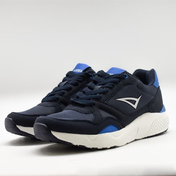 Buty sportowe MORENO niebieskie. Białe szaliki Legea, bez wzorów, z materiału. Za 127.90 zł.