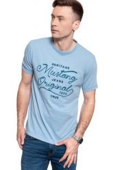 MĘSKI T-SHIRT MUSTANG ALEX C EMBRO AW 1008954 5124. T-shirty Mustang, m, bez wzorów, bez kołnierzyka, bez ramiączek. W wyprzedaży za 39.99 zł.