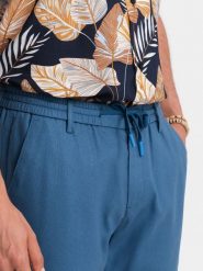 Męskie spodnie podwijane chino z dodatkiem lnu – niebieski denim V5 OM-PACP-0198 - XXL. Niebieskie eleganckie spodnie Ombre Clothing, na co dzień, na lato, l, bez wzorów, z bawełny, casualowe. Za 349.99 zł.