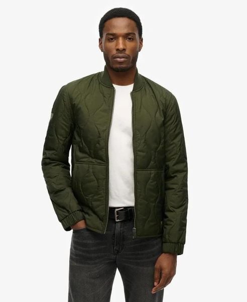 Superdry Kurtka Surplus Quilted Liner Olive Green. Zielone kurtki Superdry, m, bez wzorów, z elastanu, bez kaptura. Za 395.45 zł.