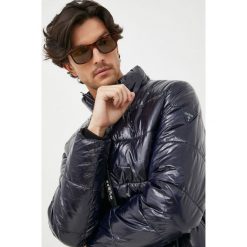 Guess kurtka męska kolor granatowy zimowa. Niebieskie kurtki Guess, na zimę, l, z aplikacjami, bez kaptura. W wyprzedaży za 769.99 zł.