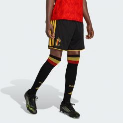 Spodenki domowe Belgia 26. Czarne krótkie spodenki sportowe Adidas, xl, bez wzorów, z materiału. Za 199.00 zł.