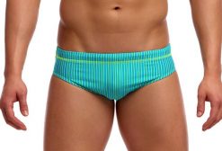 Kąpielówki męskie Funky Trunks Grapetize - slipy. Slipy i bokserki Funky Trunks, l, bez wzorów, z materiału. Za 139.00 zł.