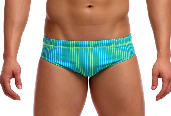 Kąpielówki męskie Funky Trunks Grapetize - slipy. Slipy i bokserki Funky Trunks, l, bez wzorów, z materiału. Za 139.00 zł.