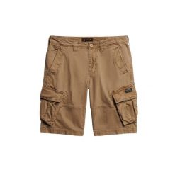Spodenki cargo Superdry Core. Brązowe szorty Superdry, bez wzorów, sportowe. Za 303.20 zł.
