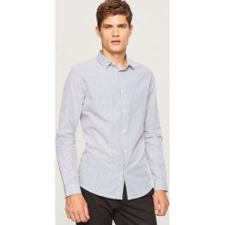 Koszula slim fit w paski - Granatowy. Koszule marki Under Armour. W wyprzedaży za 49.99 zł.