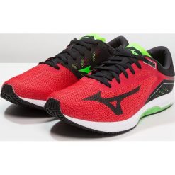 Mizuno WAVE SONIC Obuwie do biegania treningowe formula one/black/green slime. Buty treningowe marki Mizuno, z gumy. W wyprzedaży za 356.30 zł.