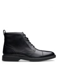 Clarks Kozaki Aldwin Cap 26179732 Czarny. Czarne kozaki Clarks, bez wzorów, ze skóry, bez obcasa, bez zapięcia. Za 599.99 zł.