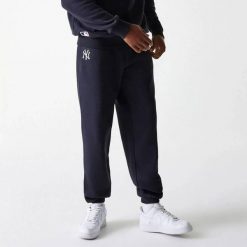 Pantalon MLB New York Yankees New Era Jogger Bleu marine. Niebieskie joggery i bojówki New Era, m, bez wzorów, z materiału, eleganckie. Za 208.25 zł.