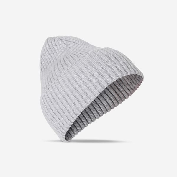 Czapka beanie. Szare czapki zimowe Decathlon, bez wzorów, z materiału. Za 54.99 zł.