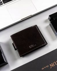 Portfel męski PETERSON PTN 22302L-VT brązowy. Brązowe portfele Peterson, bez wzorów, ze skóry. Za 80.00 zł.