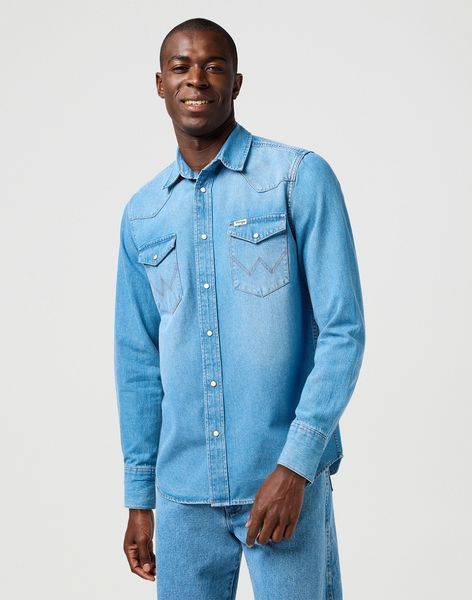 MESKA KOSZULA JEANSOWA WRANGLER WESTERN SHIRT MID LIGHT WASH 112362744. Białe koszule Wrangler, m, bez wzorów, z bawełny, bez kołnierzyka, bez ramiączek. Za 169.99 zł.