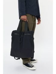 Matinique Torebka w kolorze czarnym rozmiar: onesize. Czarne torby na ramię Matinique, bez wzorów, z materiału, na ramię, małe, bez dodatków. Za 208.99 zł.