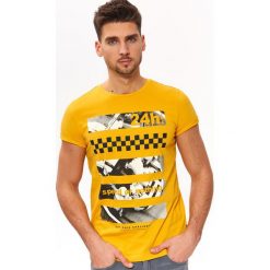 T-SHIRT Z NADRUKIEM. T-shirty marki TOP SECRET. Za 29.99 zł.