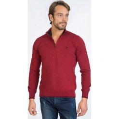 Sweter w kolorze czerownym. Czerwone golfy Denim Culture, l, bez wzorów, z bawełny, bez ramiączek. W wyprzedaży za 159.95 zł.