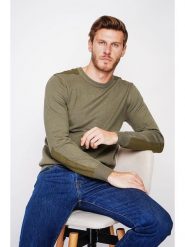 C& Jo Sweter w kolorze khaki rozmiar: 44. Brązowe swetry nierozpinane C& Jo, bez wzorów, bez kołnierzyka, bez ramiączek. Za 130.99 zł.