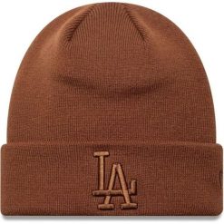 Czapka zimowa New Era Essential Los Angeles Dodgers dark auburn/dark autumn. Brązowe czapki zimowe New Era, bez wzorów. Za 119.99 zł.