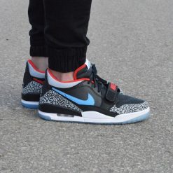 Buty lifestyle męskie Nike Air Jordan Legacy 312 LOW CD7069-004. Buty sportowe casual Nike, bez wzorów, bez zapięcia, nike air jordan. Za 580.40 zł.
