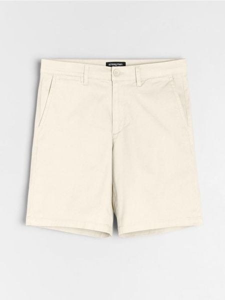 Szorty chino - kremowy. Białe krótkie spodenki sportowe Sinsay, l, bez wzorów. W wyprzedaży za 45.99 zł.