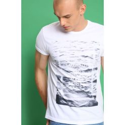 T-SHIRT KRÓTKI RĘKAW MĘSKI Z NADRUKIEM. T-shirty marki TOP SECRET. W wyprzedaży za 29.99 zł.