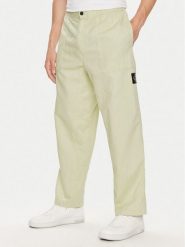 Calvin Klein Jeans Spodnie materiałowe J30J325126 Zielony Regular Fit. Zielone spodnie materiałowe Calvin Klein Jeans, m, bez wzorów, z bawełny. Za 279.99 zł.