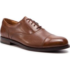 Półbuty CLARKS - Coling Boss 261336077 British Tan Leather. Eleganckie półbuty marki Clarks. W wyprzedaży za 409.00 zł.