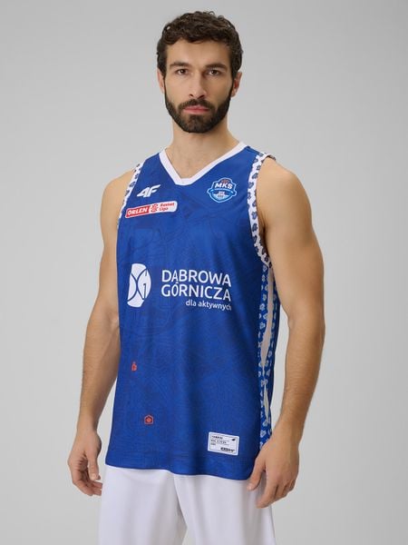 4F Koszulka meczowa replika wyjazdowa z sezonu 2025/26 męska 4F x MKS Dąbrowa Górnicza - niebieska M. Niebieskie t-shirty sportowe 4F, bez wzorów, z dzianiny, bez ramiączek, do koszykówki. Za 219.99 zł.