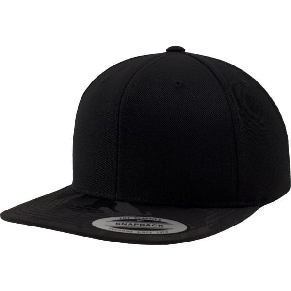 Czapka Z Daszkiem W Kamuflażu. Czarne czapki z daszkiem FLEXFIT, bez wzorów, z materiału. Za 123.99 zł.