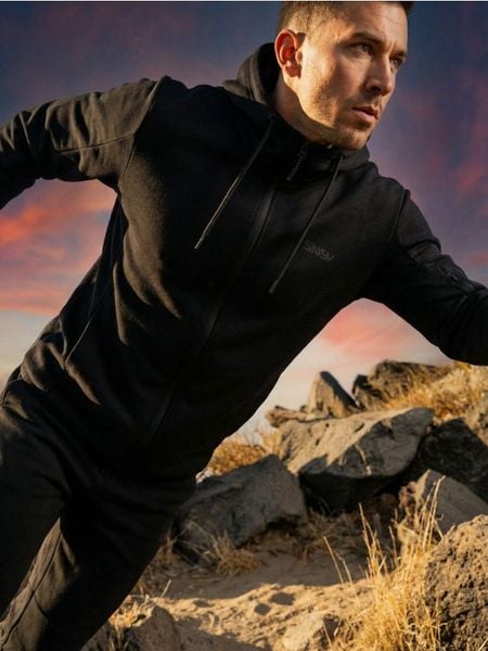 Rozpinana bluza z kapturem - czarny. Czarne bluzy z kapturem Sinsay, l, bez wzorów, z kapturem. Za 79.99 zł.