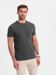 Casualowy t-shirt męski z naszywką na kieszeni – grafitowy V11 OM-TSCT-0109 - XXL. Szare t-shirty Ombre Clothing, l, z aplikacjami, z bawełny, bez kołnierzyka, bez ramiączek. Za 77.99 zł.