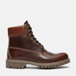 Trapery męskie TIMBERLAND Premium 6 Inch Lace Up Waterproof Boot. Brązowe trapery Timberland, z gumy, bez zapięcia. W wyprzedaży za 783.99 zł.