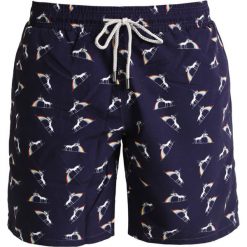 Sundaze TO WHOM IT CONCERNS Szorty kąpielowe navy. Kąpielówki marki Sundaze. W wyprzedaży za 359.40 zł.