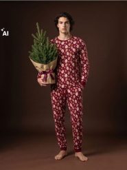 Świąteczna piżama dwuczęściowa ze wzorem ludzików piernikowych - bordowy. Czerwone piżamy Sinsay, l, bez wzorów, bez ramiączek. Za 39.99 zł.