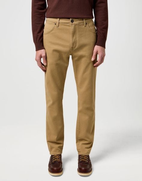 MESKIE SPODNIE WRANGLER LARSTON TIGERS EYE 112371642. Spodnie materiałowe Wrangler, l, bez wzorów, z materiału. Za 219.99 zł.