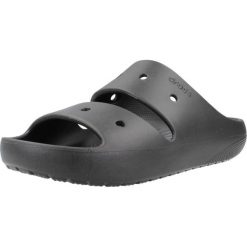 Sandały CROCS CLASSIC SANDAL V2 Czarny. Czarne sandały Crocs, z gumy, bez zapięcia. Za 135.99 zł.