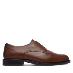 Półbuty Tommy Hilfiger. Brązowe eleganckie półbuty Tommy Hilfiger, bez wzorów, bez obcasa, bez zapięcia. Za 649.99 zł.