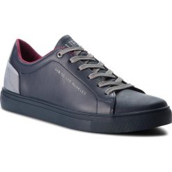 Sneakersy GUESS - FMLUI3 LEA12 SILVE. Buty sportowe casual marki Guess. W wyprzedaży za 259.00 zł.