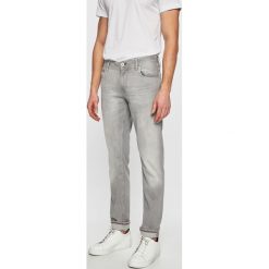 Tommy Hilfiger - Jeansy Denton. Szare jeansy Tommy Hilfiger, z obniżonym stanem. W wyprzedaży za 359.90 zł.