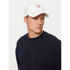 Czapka z daszkiem Guess. Białe czapki z daszkiem Guess, z aplikacjami. Za 79.99 zł.