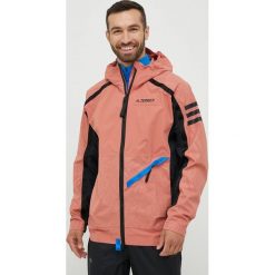Adidas TERREX kurtka outdoorowa Utilitas kolor pomarańczowy przejściowa. Brązowe kurtki adidas TERREX, l, bez wzorów, z materiału, bez kaptura. W wyprzedaży za 619.99 zł.