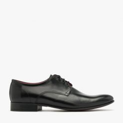 Czarne półbuty z ozdobnymi przeszyciami CASTO. Czarne eleganckie półbuty Ryłko, bez wzorów, ze skóry, bez obcasa, bez zapięcia. Za 399.99 zł.