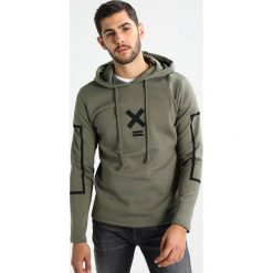 Jack & Jones JCOHERNAN HOOD EXCLUSIVE Bluza z kapturem dusty olive. Bluzy z kapturem marki Jack & Jones, m, z bawełny, z kapturem. Za 169.00 zł.