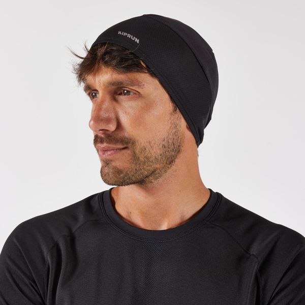 Czapka do biegania Kiprun Warm+ ocieplana V2. Czarne bielizna termoaktywna KIPRUN, bez wzorów, z materiału, bez ramiączek, do biegania. Za 39.99 zł.