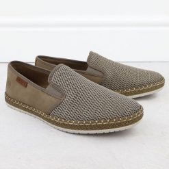 Półbuty męskie wsuwane espadryle beżowe Rieker B5265-65. Brązowe eleganckie półbuty Rieker, z aplikacjami, z tkaniny, bez obcasa, bez zapięcia. Za 207.99 zł.