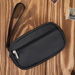 Saszetka męska skórzana do paska lub do ręki czarna Abruzzo ABR-39. Czarne torby na ramię bez wzorów, ze skóry, do ręki, bez dodatków. Za 79.00 zł.