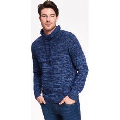 SWETER MĘSKI Z WYWIJANYM GOLFEM. Niebieskie golfy TOP SECRET, na jesień, l, bez wzorów, z dzianiny, bez kołnierzyka, bez ramiączek. W wyprzedaży za 59.99 zł.