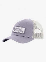 Czapka z daszkiem Fjallraven Langtradarkeps. Fioletowe czapki z daszkiem Fjällräven, bez wzorów, z bawełny. Za 186.99 zł.