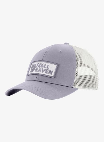 Czapka z daszkiem Fjallraven Langtradarkeps. Fioletowe czapki z daszkiem Fjällräven, bez wzorów, z bawełny. Za 186.99 zł.